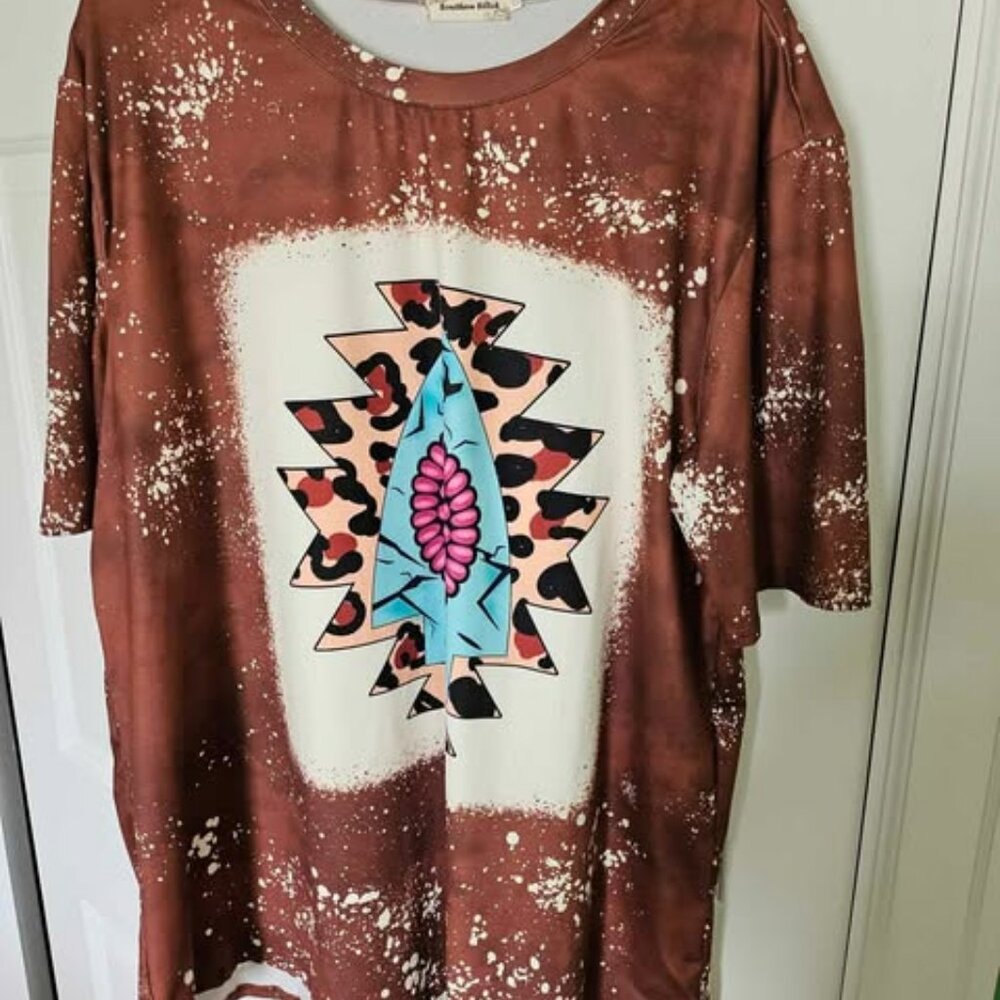 Brown (with white speckles) 2X Southern Stitch top with western emblem on front